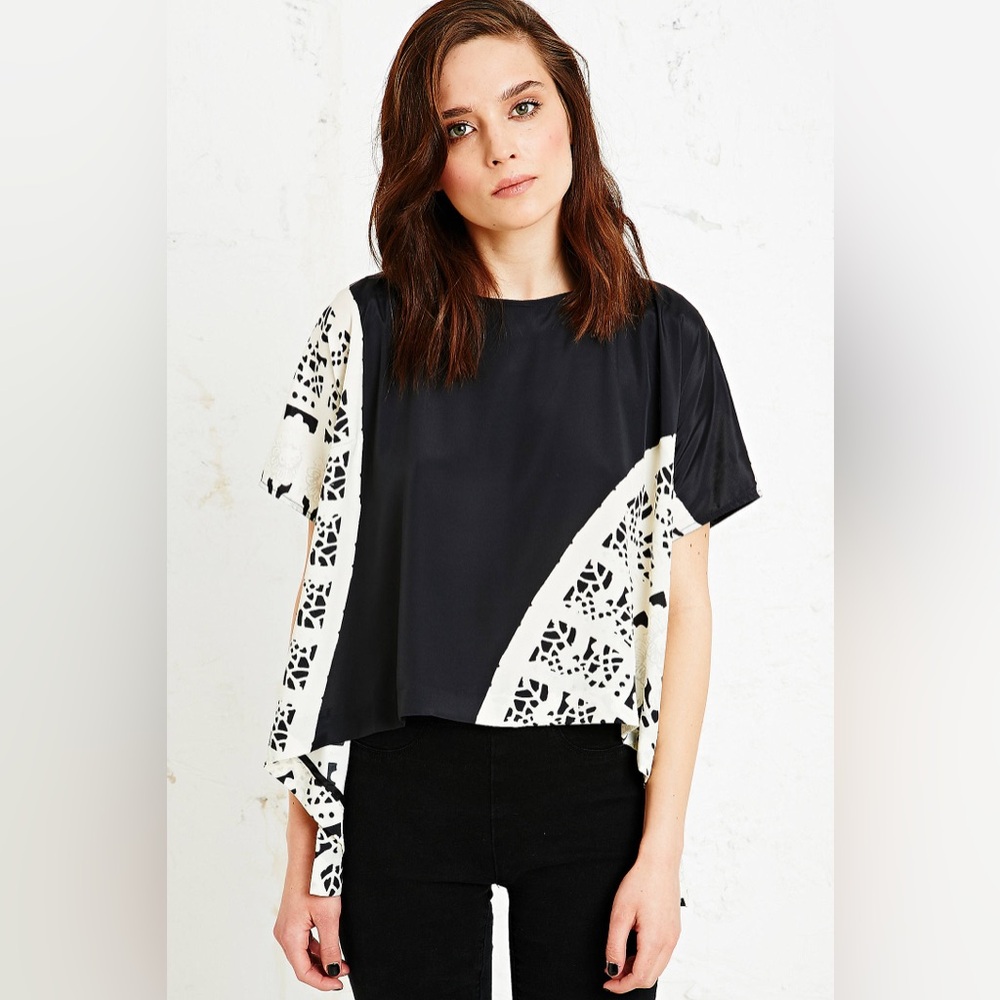 Carin Wester Antonia Printed Napkin Crop Blouse